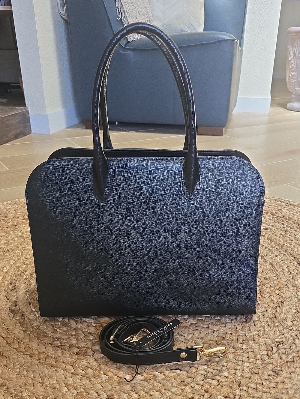 Claudia Firenze Leather Bag - Picture 2 of 8
